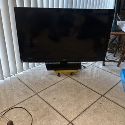 40 Hinches JVC  TV Great Picture W Table Base$$5 Or Best Offer 