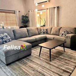 3  Piece Sectional With Chaise 🌸 We Have Delivery Options 