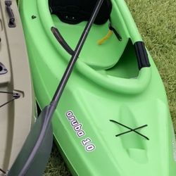 10’ Sun dolphin Kayak W/paddle 