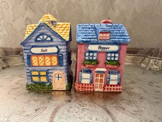 Vintage 1997 Avon House Salt & Pepper Shaker Set