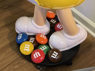 M&M YELLOW PEANUT Store Candy Display Character on Wheels