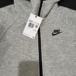 Nike Sportswear Women’s Tech Fleece Windrunner