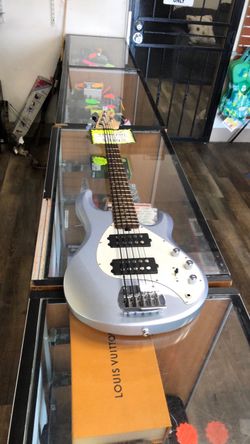 1003 Sterling Stingray 5 String Electric Bass Guitar W/ Hard Case 592068