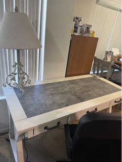 Computer desk