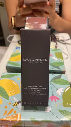 Laura Mercier Real Flawless Weightless Perfecting Foundation