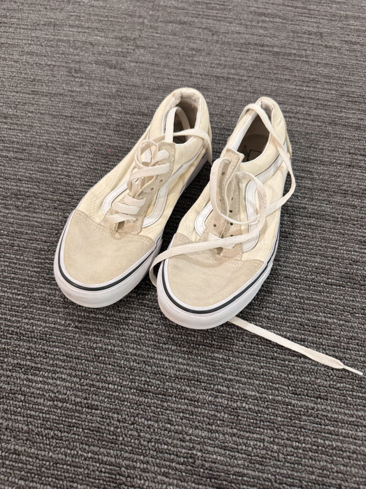 Women’s Vans Size 7