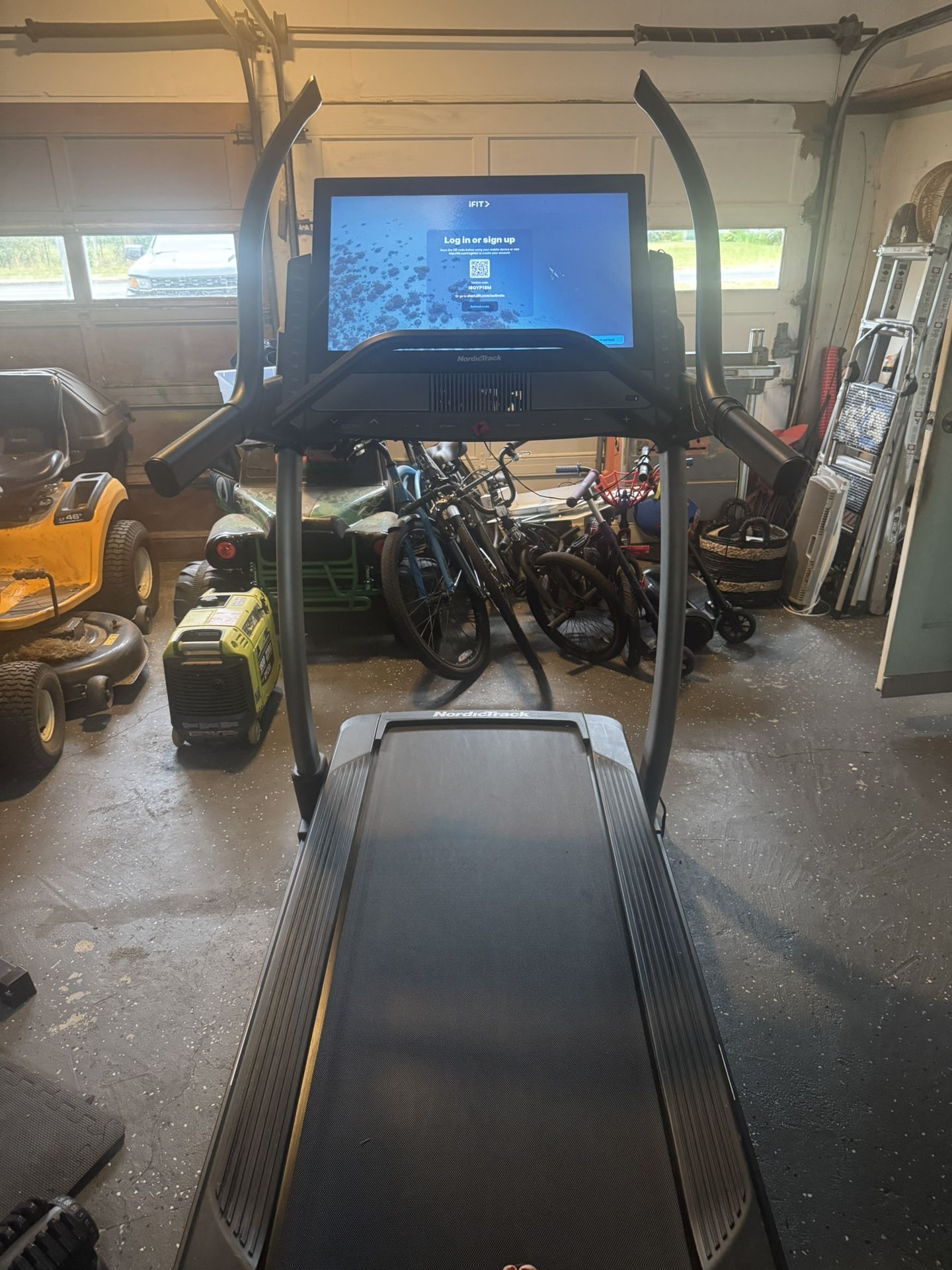 Nordic Track X32i Treadmill