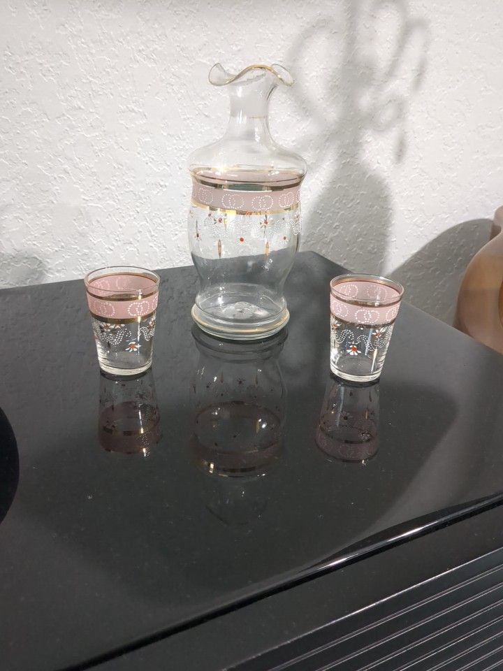 Vintage Decanter And Shot Glasses 