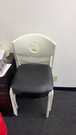 Black and white chair - Each chair