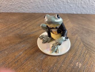 Hagen Renaker Specialty Frog Groom