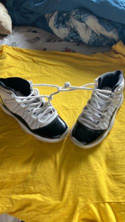 Jordan 11’s kids size 5  1/2