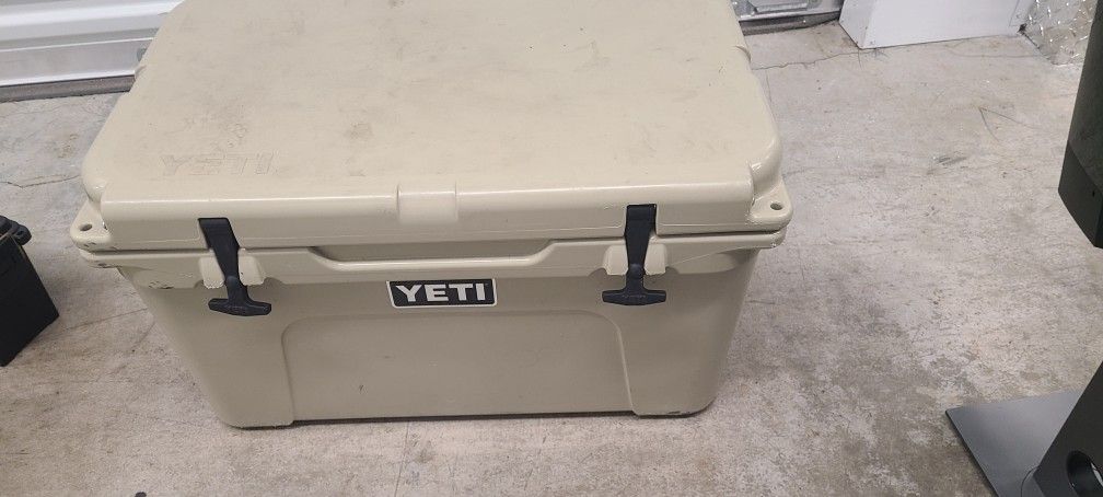 Yeti Tundra Cooler 250$