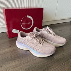 Journee Collection Blume Sneakers ( brand new )