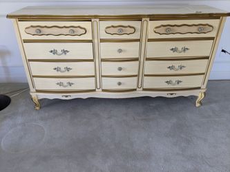 French provincial 9-drawers dresser