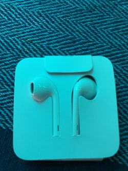 APPLE IPHONE EARBUDS NEW White