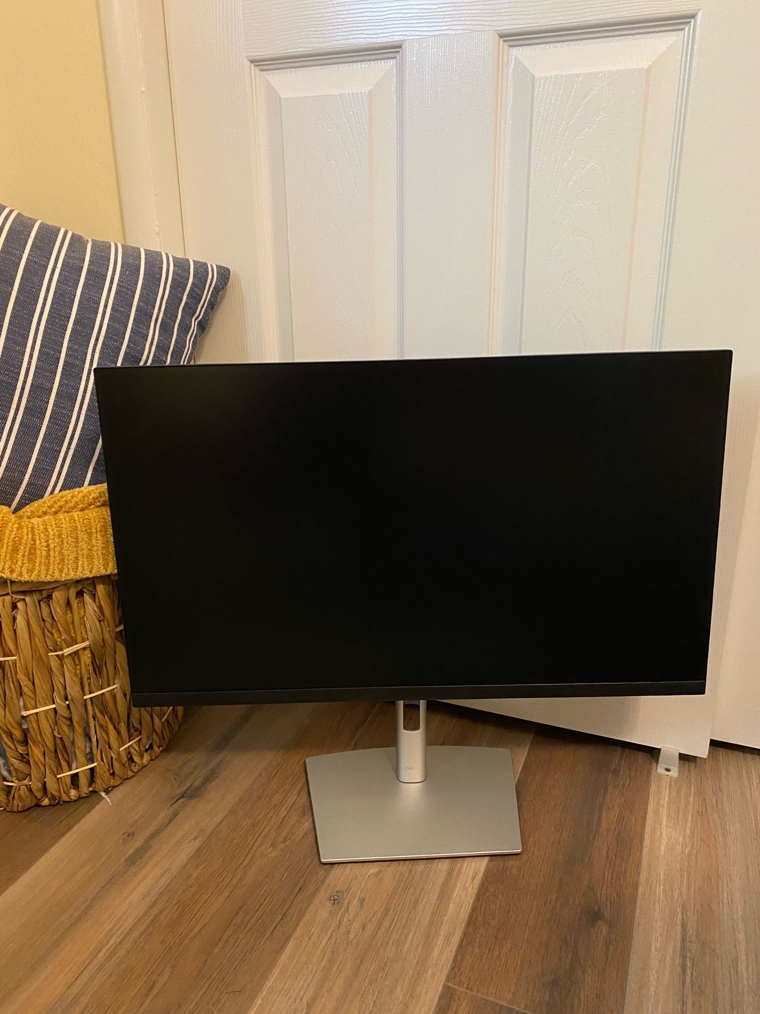 27 inch Dell IPS QHD monitor with 2560×1440 res, and 60Hz