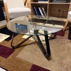 Modern Glass Coffee Table – Excellent Condition