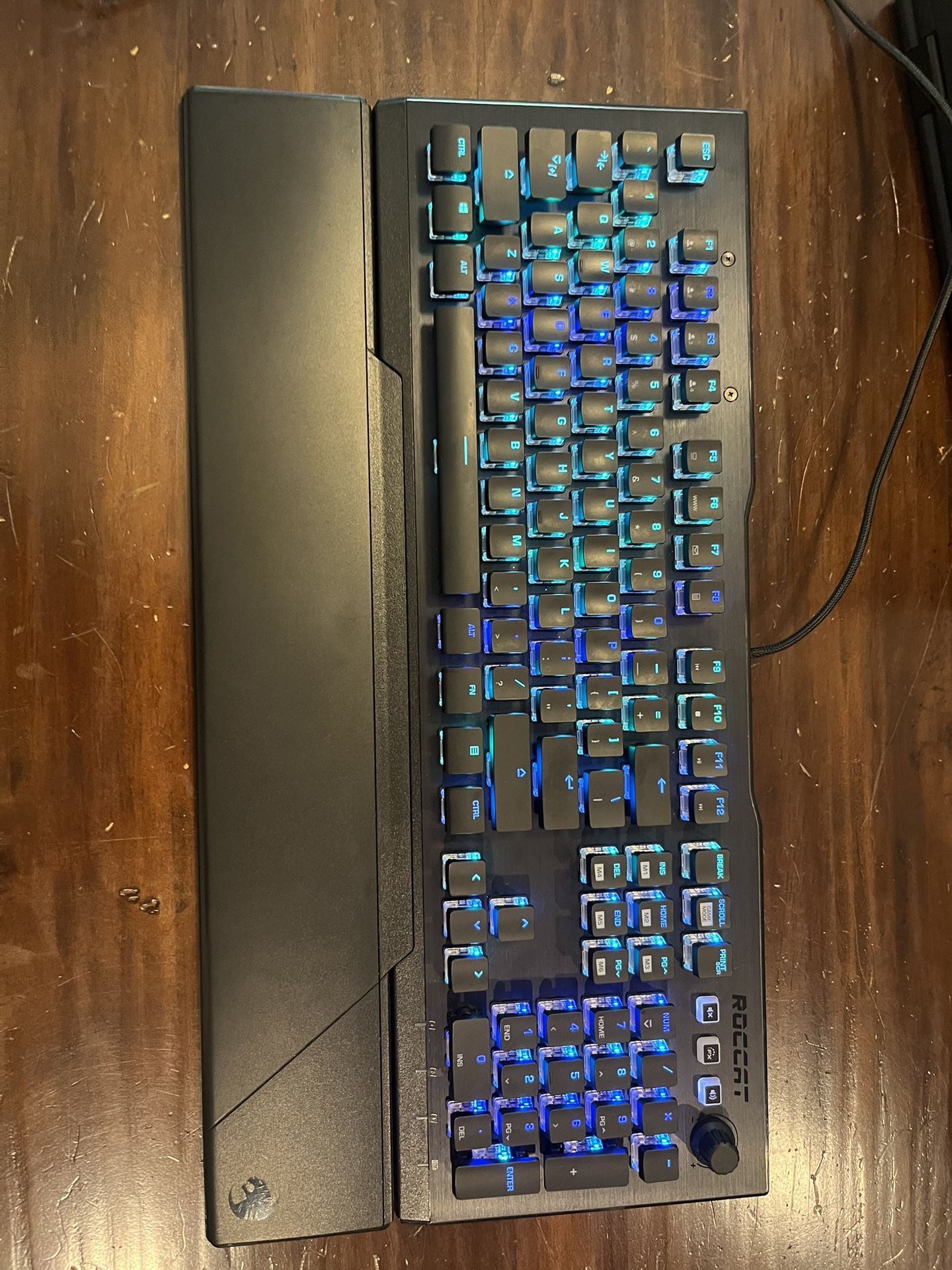 Roccat Vulcan AIMO 121