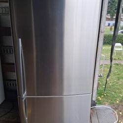 Fisher Paykel Refrigerator 