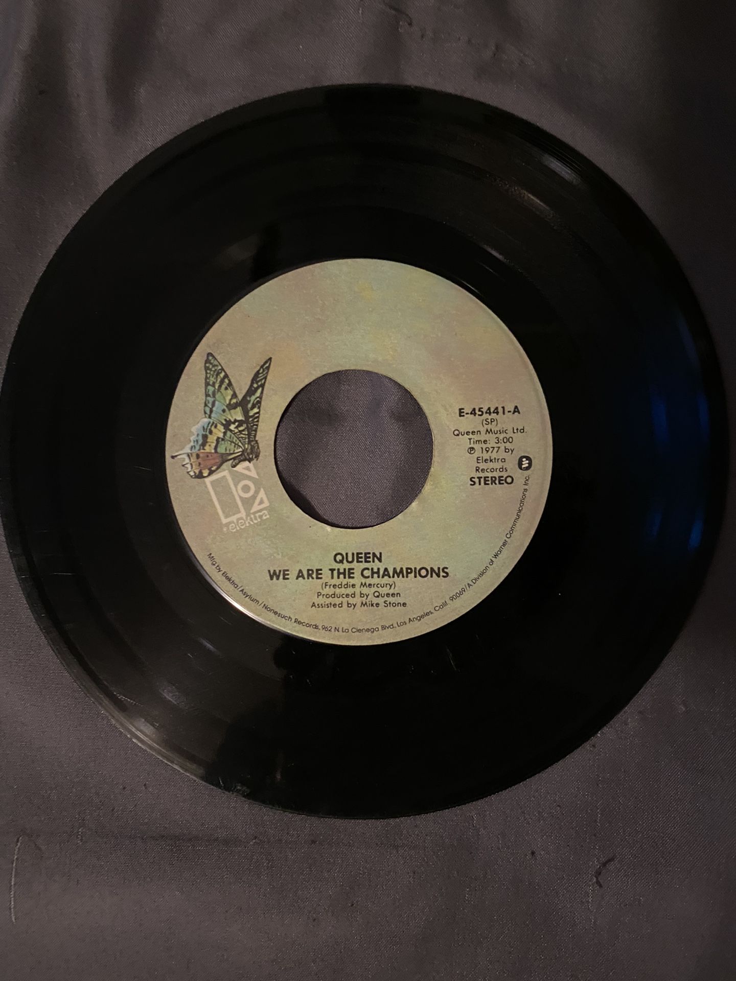 Queen 45 Rpm Vinyl ( We Are The Campions & We Will Rock You)