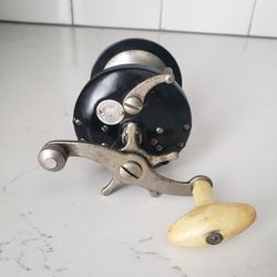 Vintage Fishing Bait Casting Reel
