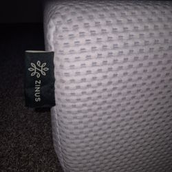 Full Size Zinus Mattress