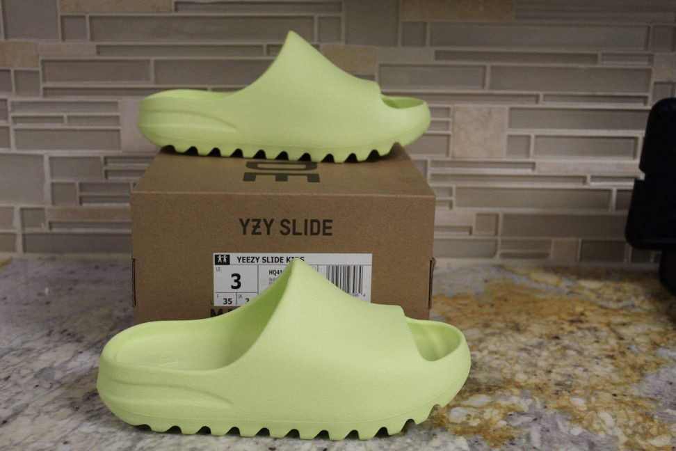 Yeezy Slide "Green Glow"