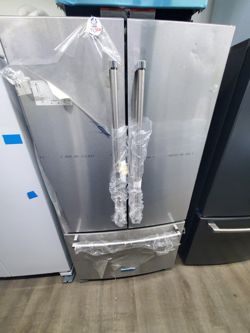 Kitchen aid fridge counterdepth new open box with ice maker small dent on door ..special price $1299