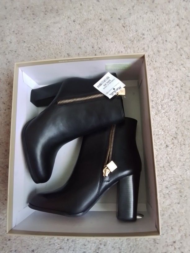 New With Tags 7.5 Womens Black Faux Leather Michael Kors Booties