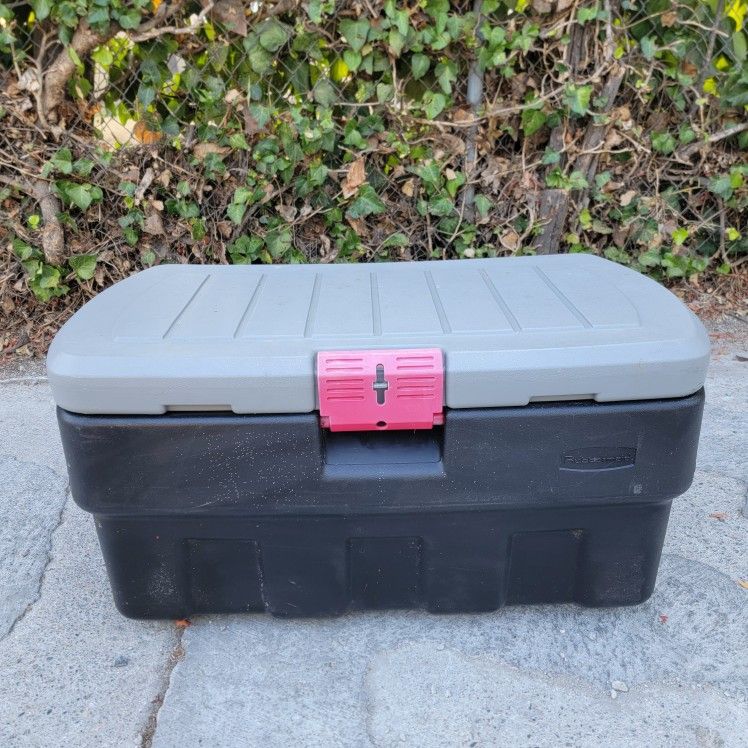 Rubbermaid Cargo Box - 35 Gallon