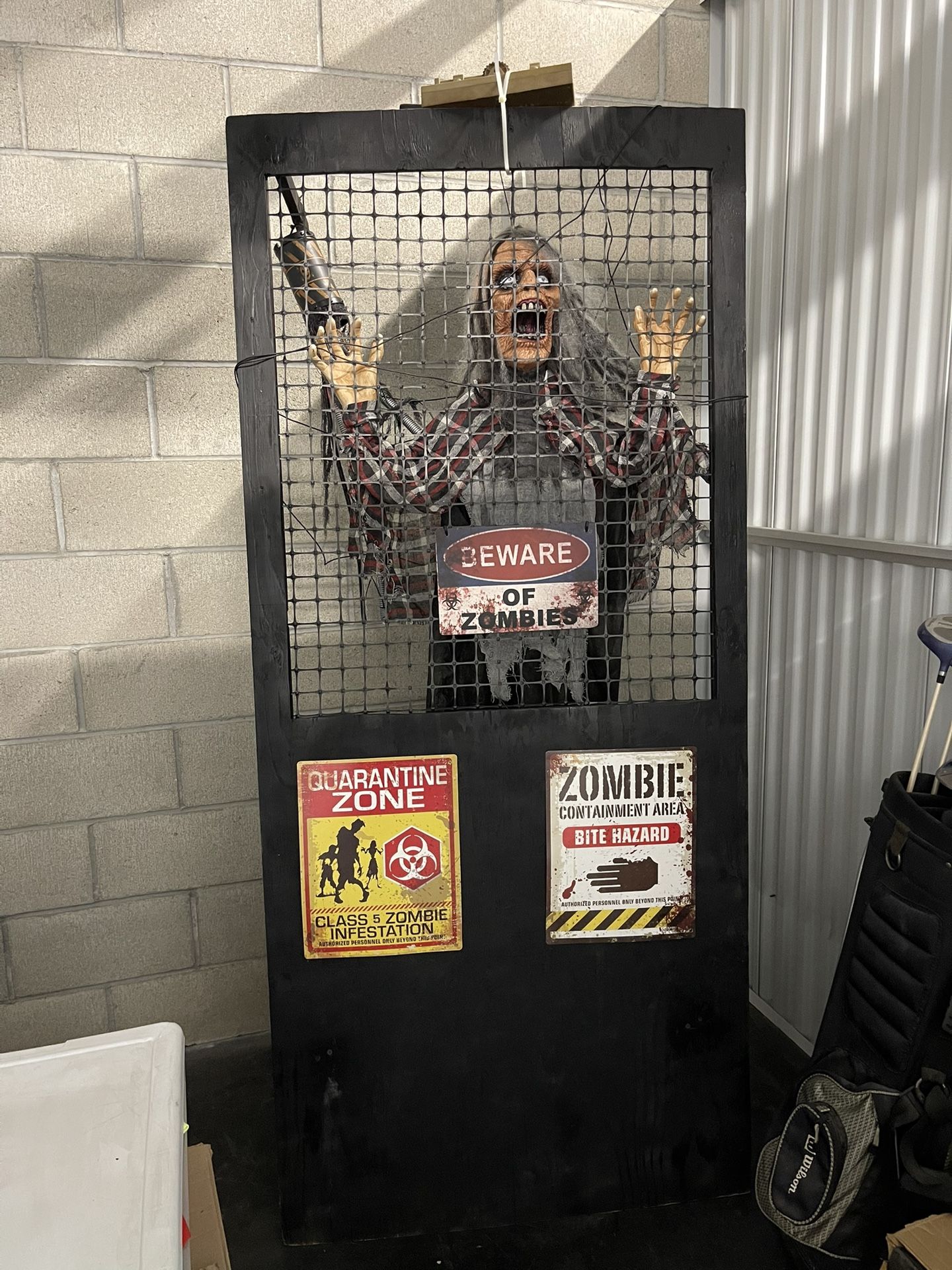 Screaming Zombie Halloween Decoration