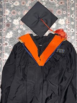 FIU Graduation Cap and Gown Set for Masters students