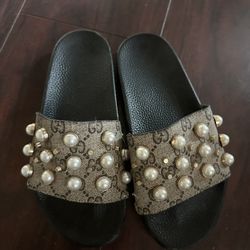 Woman’s Slides 