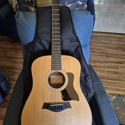 Mint Taylor 150e 12 string.