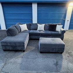 Gray Broyhill Sectional with Storage Ottoman FREE DELIVERY 🚚