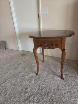 Vintage Queen Anne Accent Table