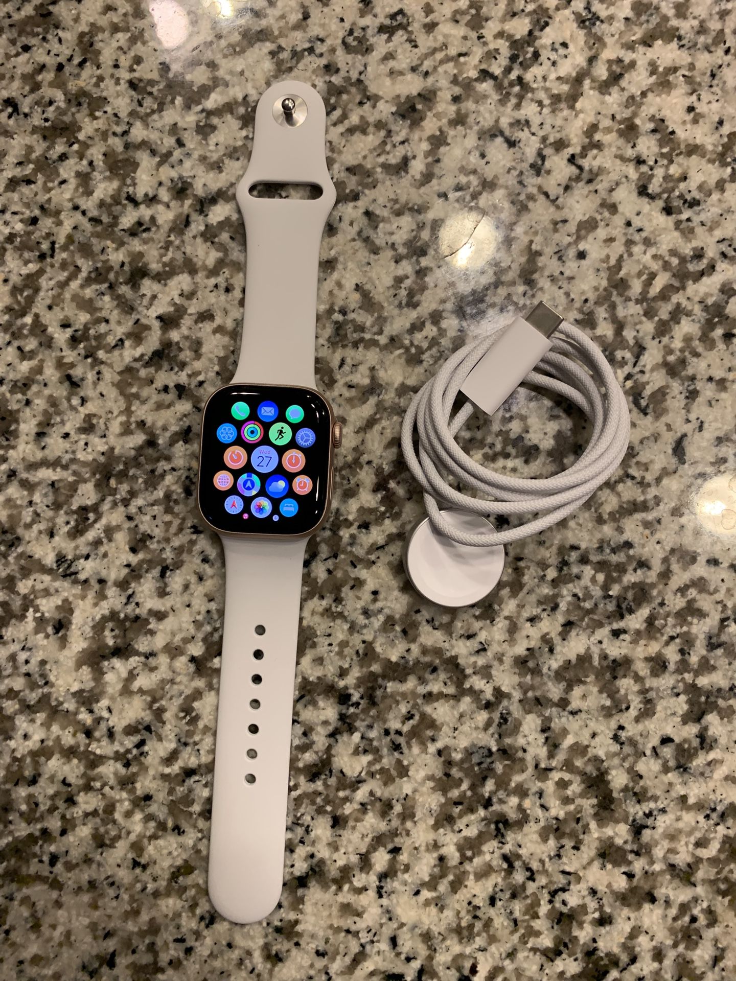 Brand New Apple Watch Series 10 GPS + cellular  42mm Gold with White Band And Charger 