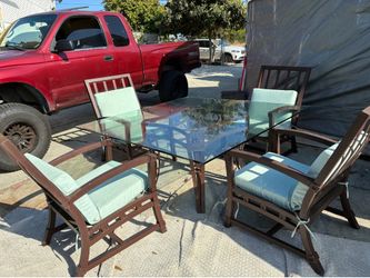 BEAUTIFUL PATIO SET VERY HEAVY NEED TRUCK REALLY GOOD CONDITION