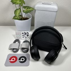 Beats Solo 4 True Wireless On-Ear Headphones MUW23LL/A (AUTHENTIC) New, Open-Box Black 