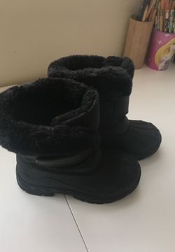 Snow boots
