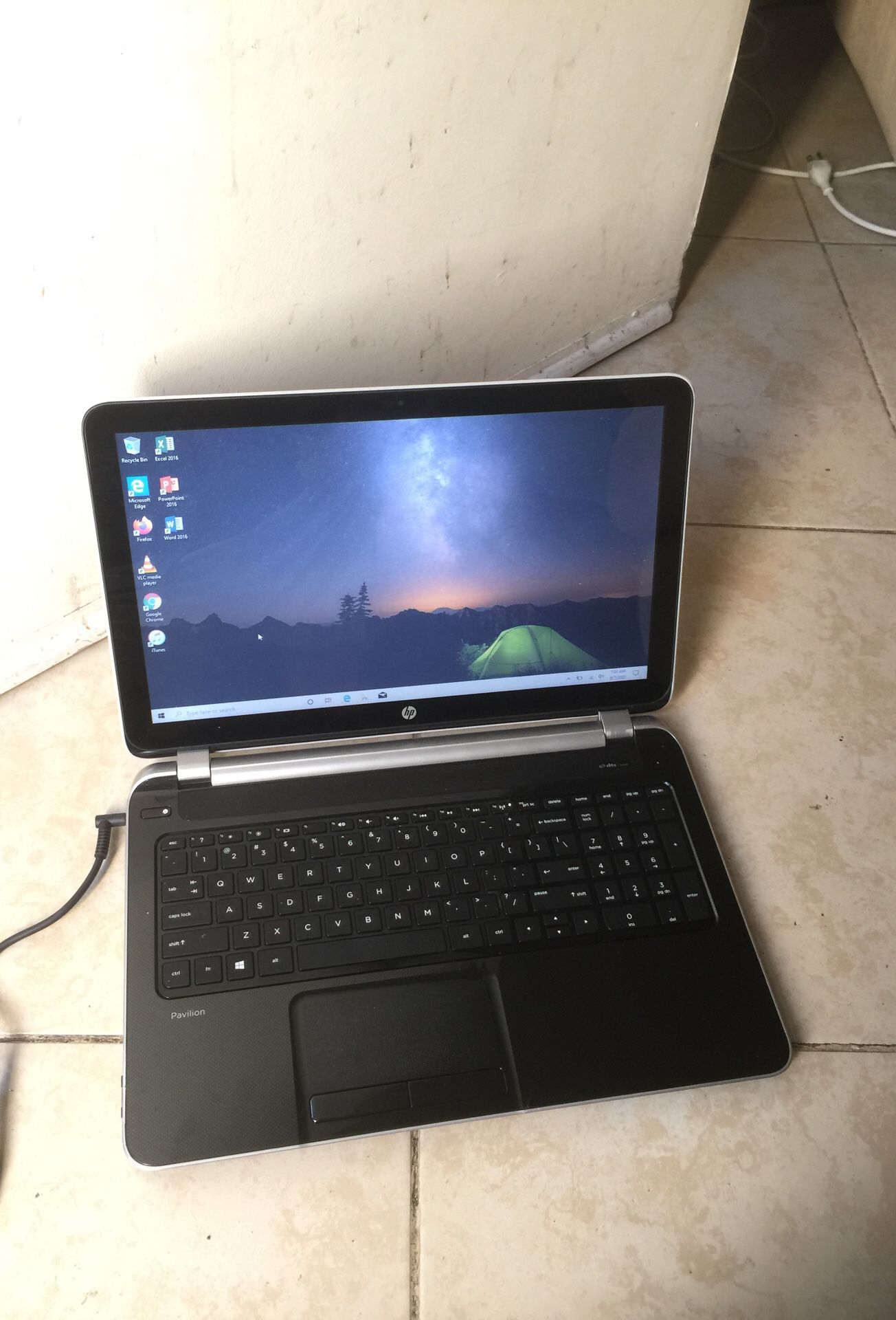 15.6” HP touch screen window 10 pro 250gb SSD 8gb ram working with charger plug in this laptop need replace new battery