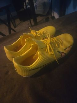 Nike mecurials boys soccer cleats
