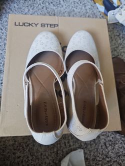 Beige floral print wedges