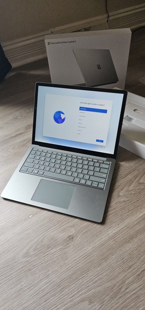 Microsoft - Surface Laptop 5 - 13.5” Touch-Screen - Intel Evo Platform Core i5 with 8GB Memory - 512GB SSD (Latest Model) - Sage (Metal)