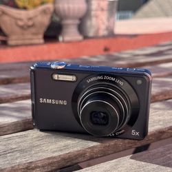 Vintage Samsung Y2K Digicam 