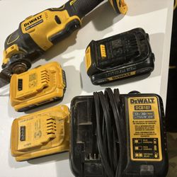 Dewalt Saw Three 20v Batteries And Charger