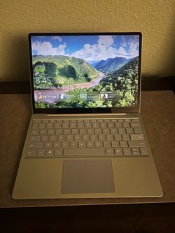 Microsoft Surface Laptop Go