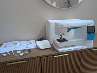 Opal 670 Husqvarna Viking high end sewing machine