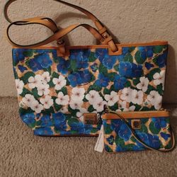 Dooney & Bourke Tote W/Matching Wallet