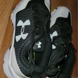 Brand New UA Under Armour Turf Baseball Shoes Black White Youth Sizes 2.5, 4 ⚾️ ⚾️ 